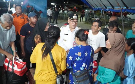 Sebanyak 20 KK Korban Kebakaran Pasar Petung Terima Bantuan Sosial Dari Pj. Bupati Makmur Marbun