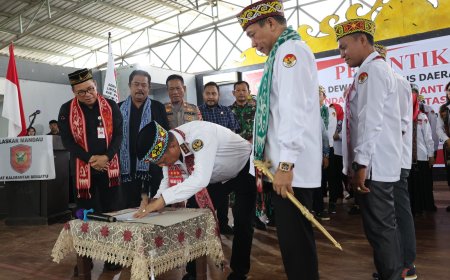 Pj Bupati PPU Hadiri Pelantikan Pengurus DPD LMAKB Kab.PPU Periode 2024-2029