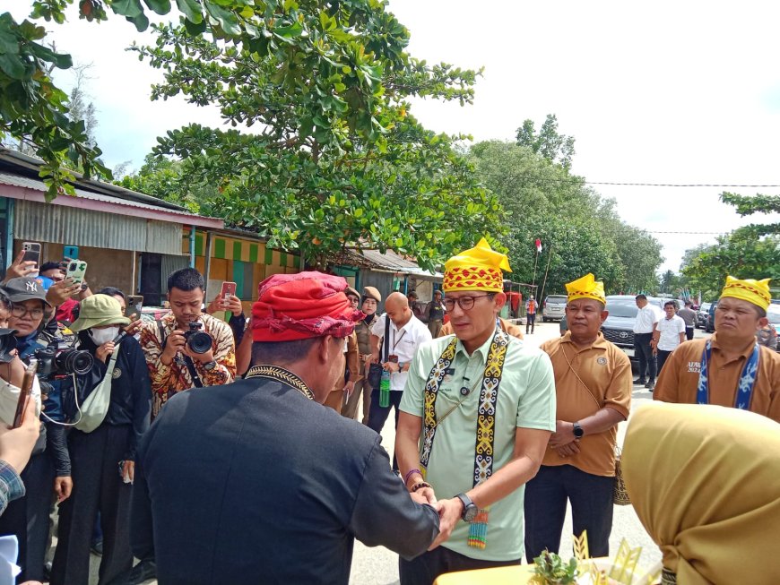 Menjadi Salah Satu Desa Wisata Terbaik Se Indonesia, Menparekraf Sandiaga Uno Kunjungi Pantai Nipah-Nipah PPU