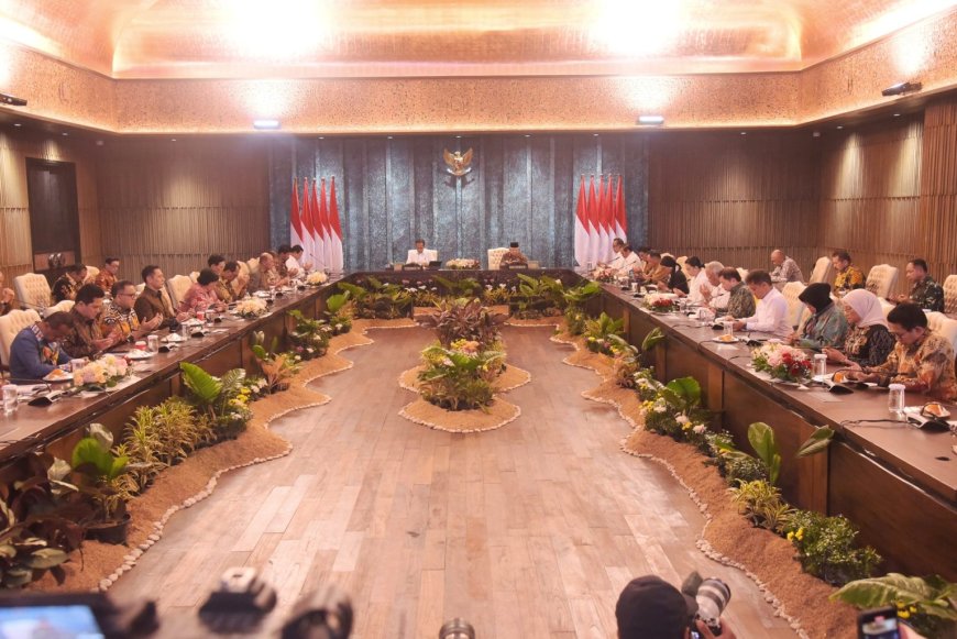 Gelar Sidang Kabinet Perdana Di IKN, Presiden Jokowi Tekankan Pemerataan Ekonomi