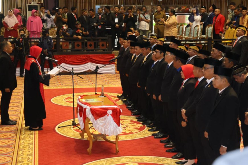 25 Anggota DPRD Kabupaten PPU 2024-2029 Dilantik , Tetapkan Raup Muin Sebagai Ketua DPRD Sementara