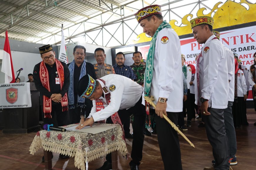 Pj Bupati PPU Hadiri Pelantikan Pengurus DPD LMAKB Kab.PPU Periode 2024-2029