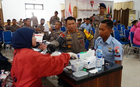 Wujud Nyata Sinergitas, TNI Polri, Puluhan Personel TNI Ikuti Donor Darah di Mako Brimob Balikpapan