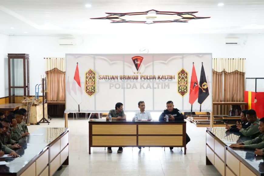 30 Personel Satbrimob Ikuti Pelatihan Pembuatan Narasi Pemberitaan oleh Tim Konsultan Bidhumas Polda Kaltim