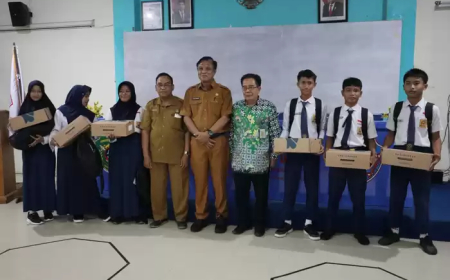 Hujan Tak Redam Semangat, SMP Negeri 1 Penajam Rayakan HUT ke-62 dengan Penuh Antusiasme