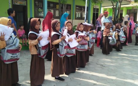 Disdikpora PPU Fokus Dukung Pendidikan Anak Miskin, Bagikan Seragam Gratis dan Siapkan Rekomendasi Beasiswa