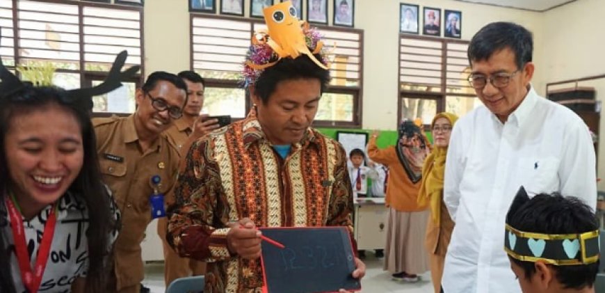 Prof. Yohanes Surya Tinjau Pelatihan Metode GASING di SDN 016 Penajam