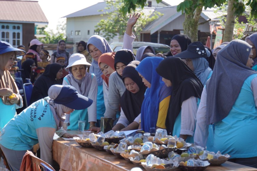 Peringati Hari Kesehatan Nasional, Program Komunitas Isi Piringku Gelar Aksi Gerak dan Sehat Bersama Warga Pantai Lango