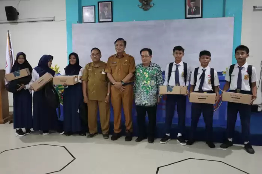 Hujan Tak Redam Semangat, SMP Negeri 1 Penajam Rayakan HUT ke-62 dengan Penuh Antusiasme