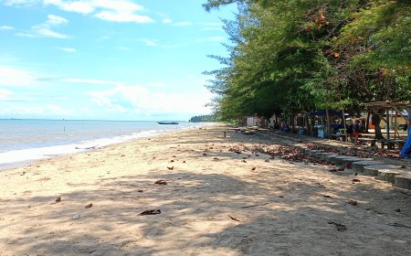 Geliat UMKM di Pantai Tanjung Jumlai: Di Balik Ramainya Wisata, Ada Ketimpangan yang Terabaikan