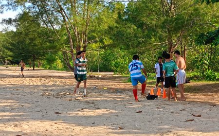 Sore di Pantai Nipa-Nipa, Anak Muda Berlari Kencang di Pasir, Bukan Lagi Main Ombak!
