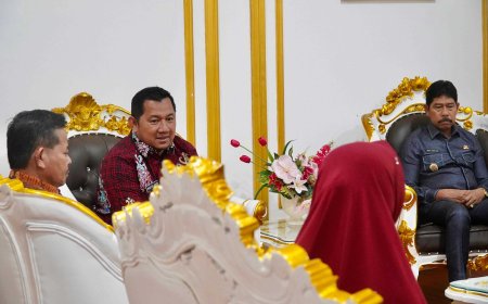 Bupati Penajam Paser Utara Serahkan Santunan Jaminan Kecelakaan Kerja untuk Korban KMP Muchlisa
