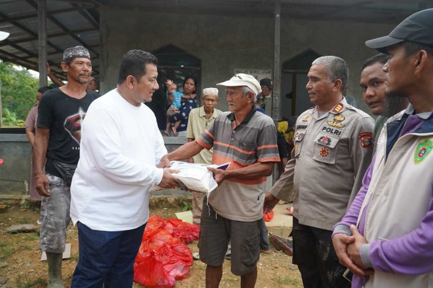 Bupati Mudyat Noor Tembus Medan Ekstrem, Serahkan Bantuan dan Tinjau Kondisi Jalan Rusak di RT 16 Sotek-Bongan