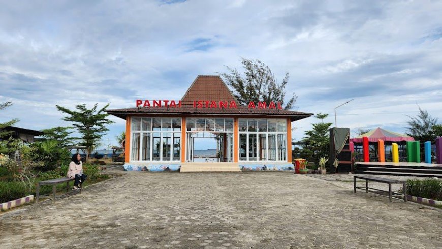 Pantai Istana Amal Alami Penurunan Jumlah Wisatawan