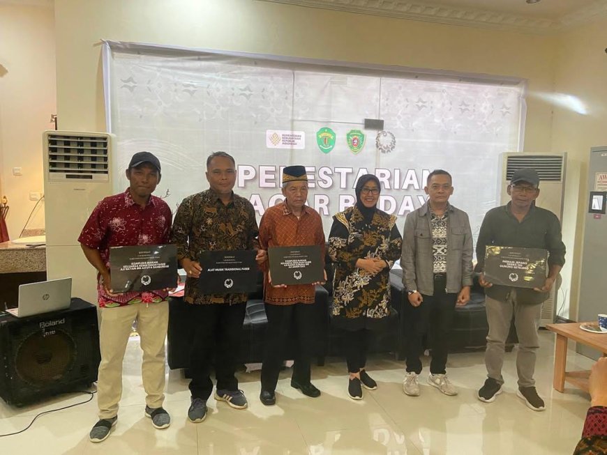 Disbudpar PPU Serahkan 4 Sertifikat Cagar Budaya yang Telah Ditetapkan